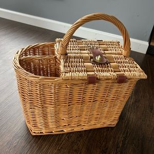 Vintage Style Wicker Wine Picnic Basket